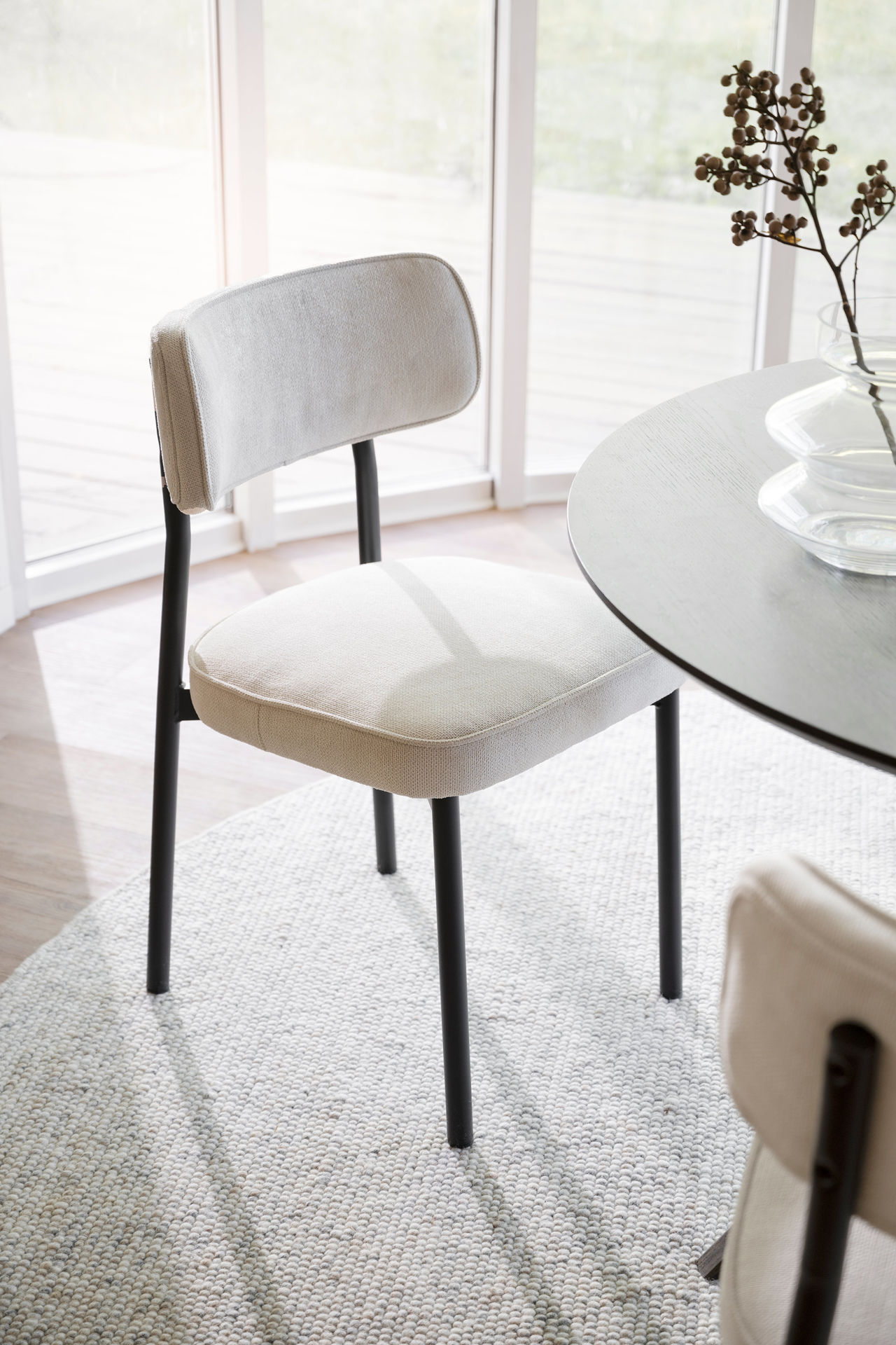 PAISLEY stol ljusbeige tyg/svart metall - Stort utbud hos Em home