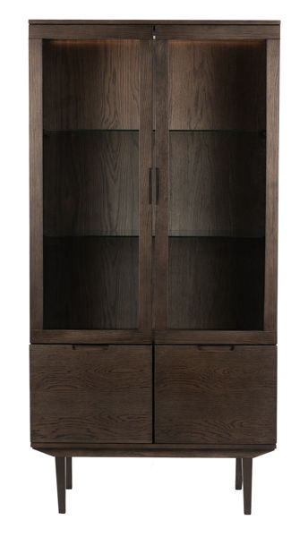 Bild på SAGAMORE Vitrinskåp 4-dörr, brunbetsad lackad ekfanér. Inkl belysning.